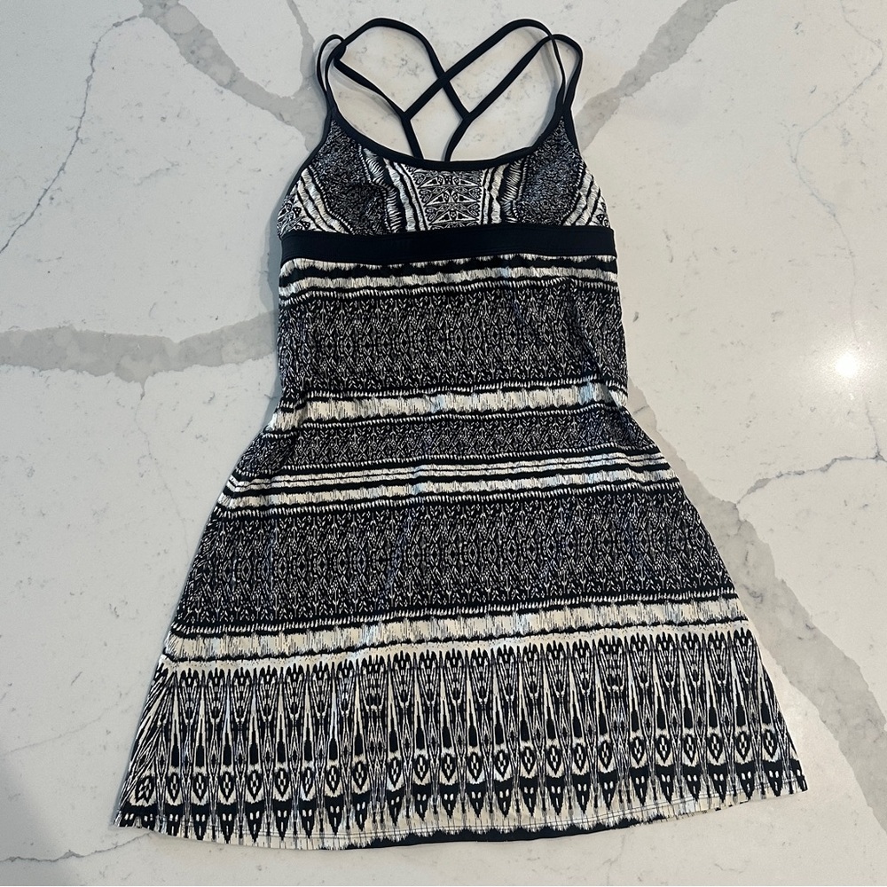 Athleta Sporty Dress SMALL Black White Printed Coastline Geometric